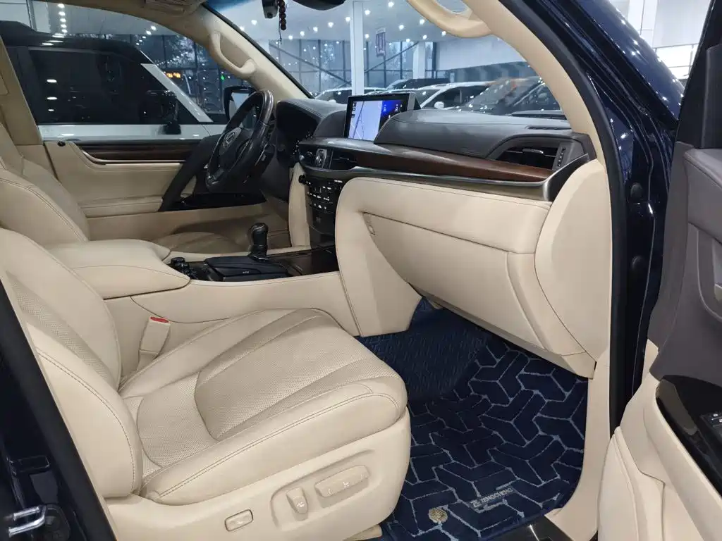 Lexus LX — миниатюра 15