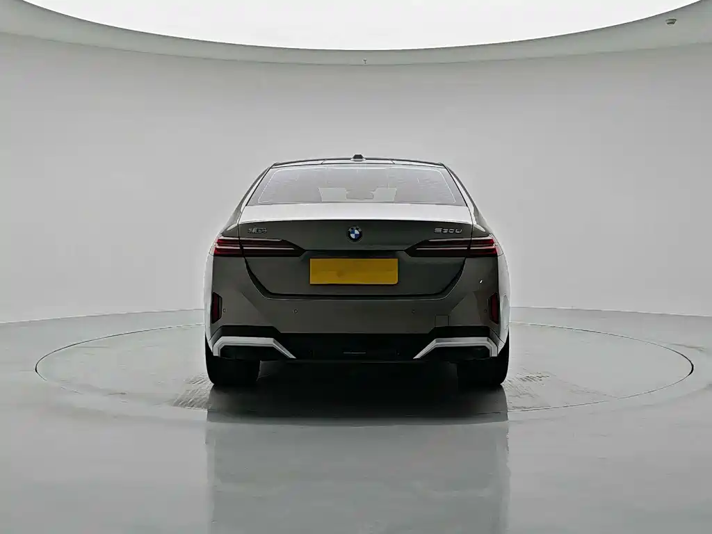 BMW 5 Series — миниатюра 5