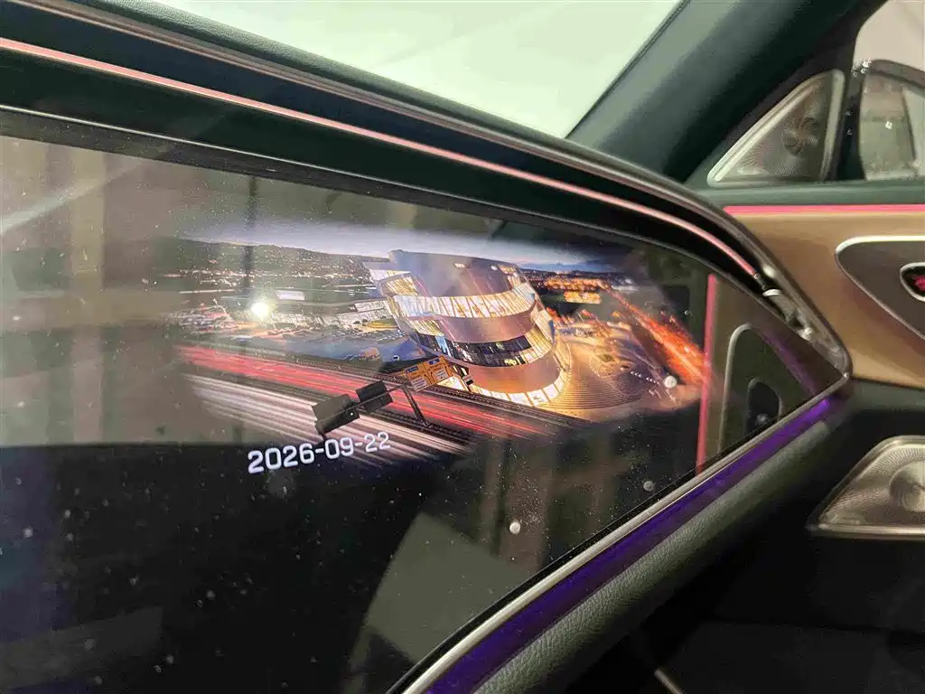 Mercedes-Benz E-Class — миниатюра 11