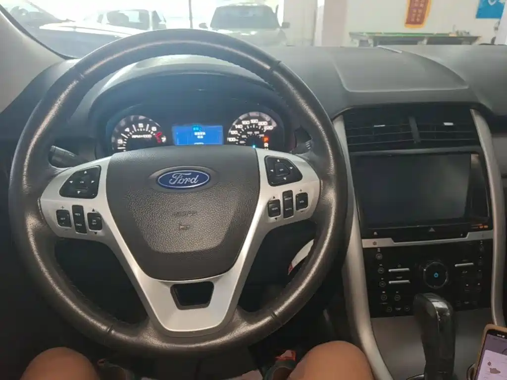 Ford Edge (Import) — миниатюра 10