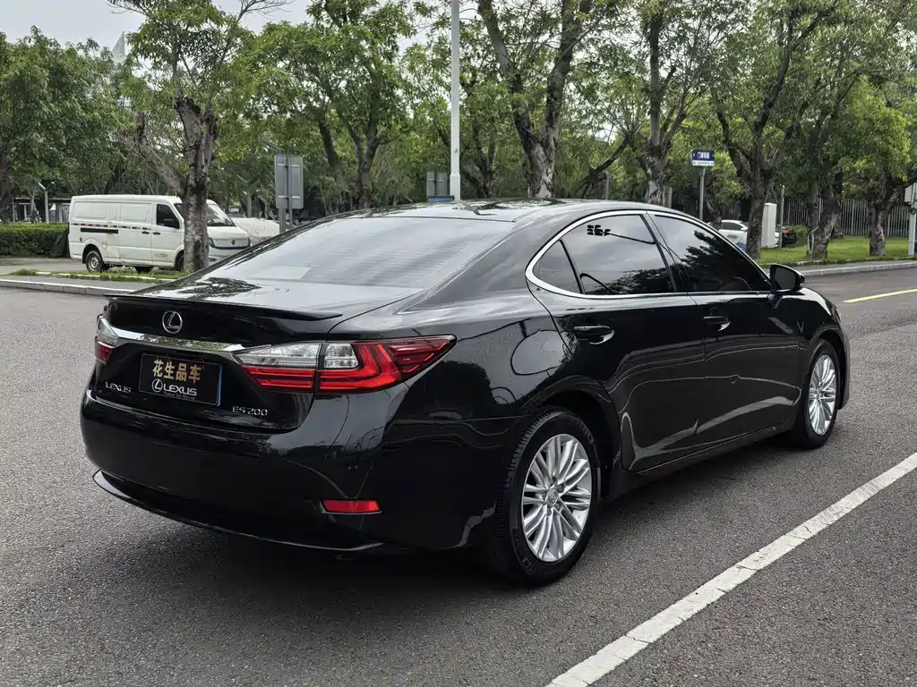 Lexus ES — миниатюра 6