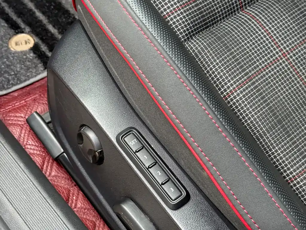 Volkswagen Golf GTI — миниатюра 17