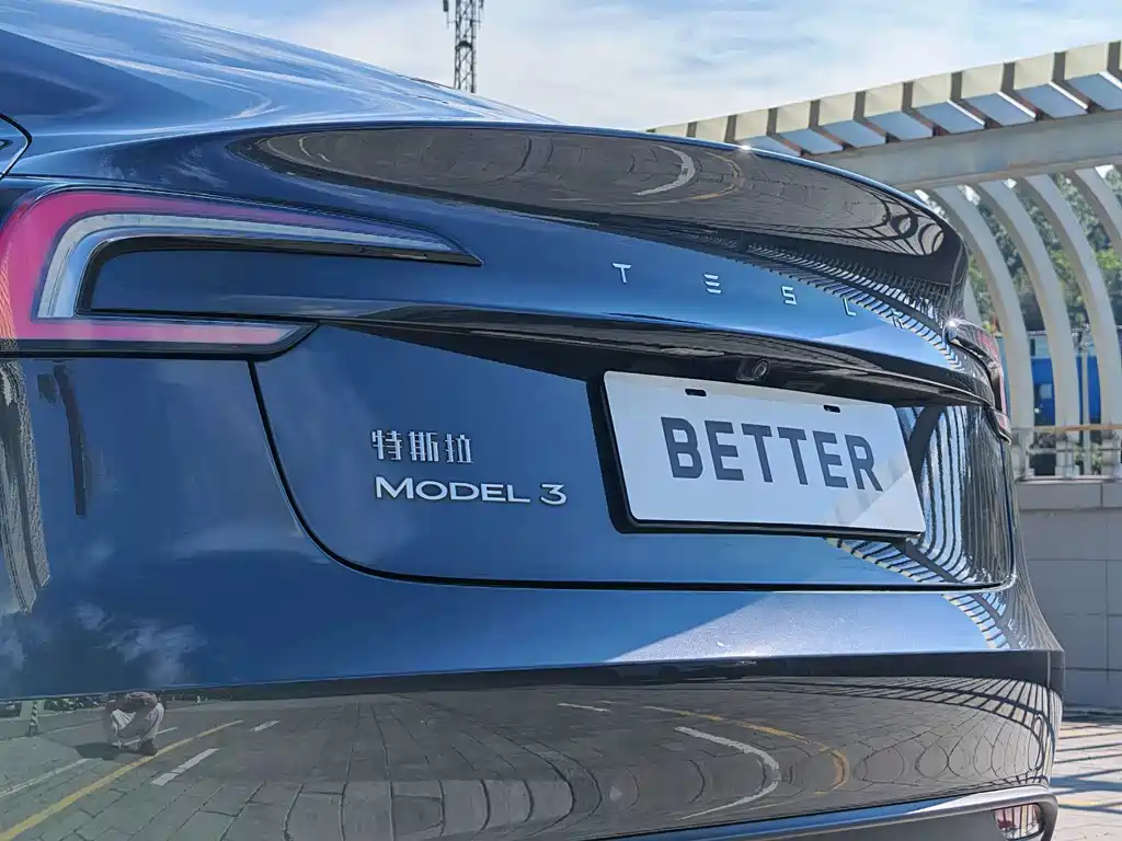 Tesla Model 3 — миниатюра 12