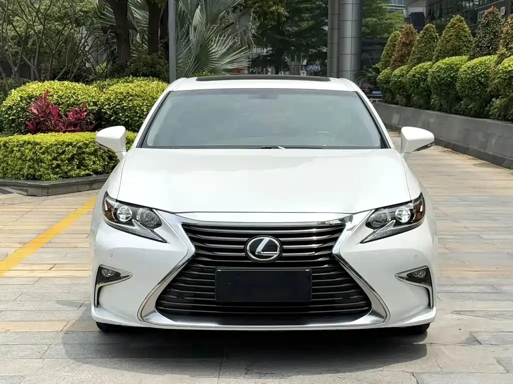 Lexus ES — миниатюра 2