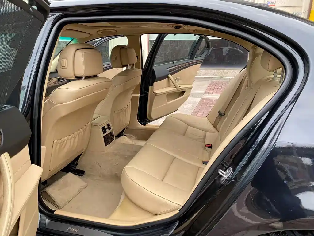 BMW 5 Series — миниатюра 10