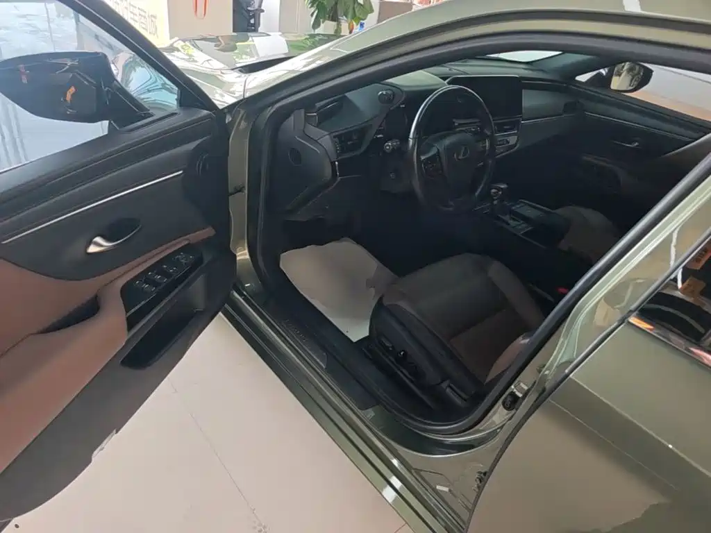 Lexus ES — миниатюра 16