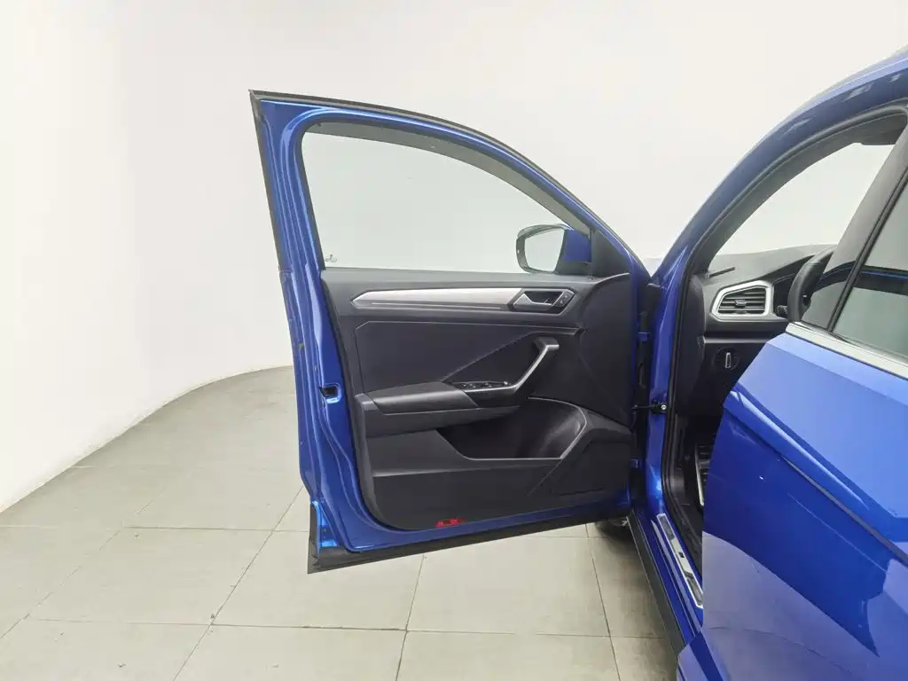 Volkswagen T-Roc — миниатюра 8