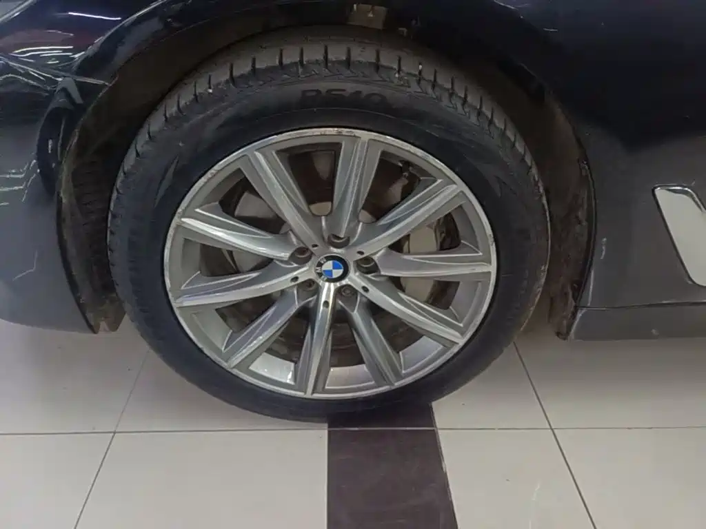 BMW 5 Series — миниатюра 23