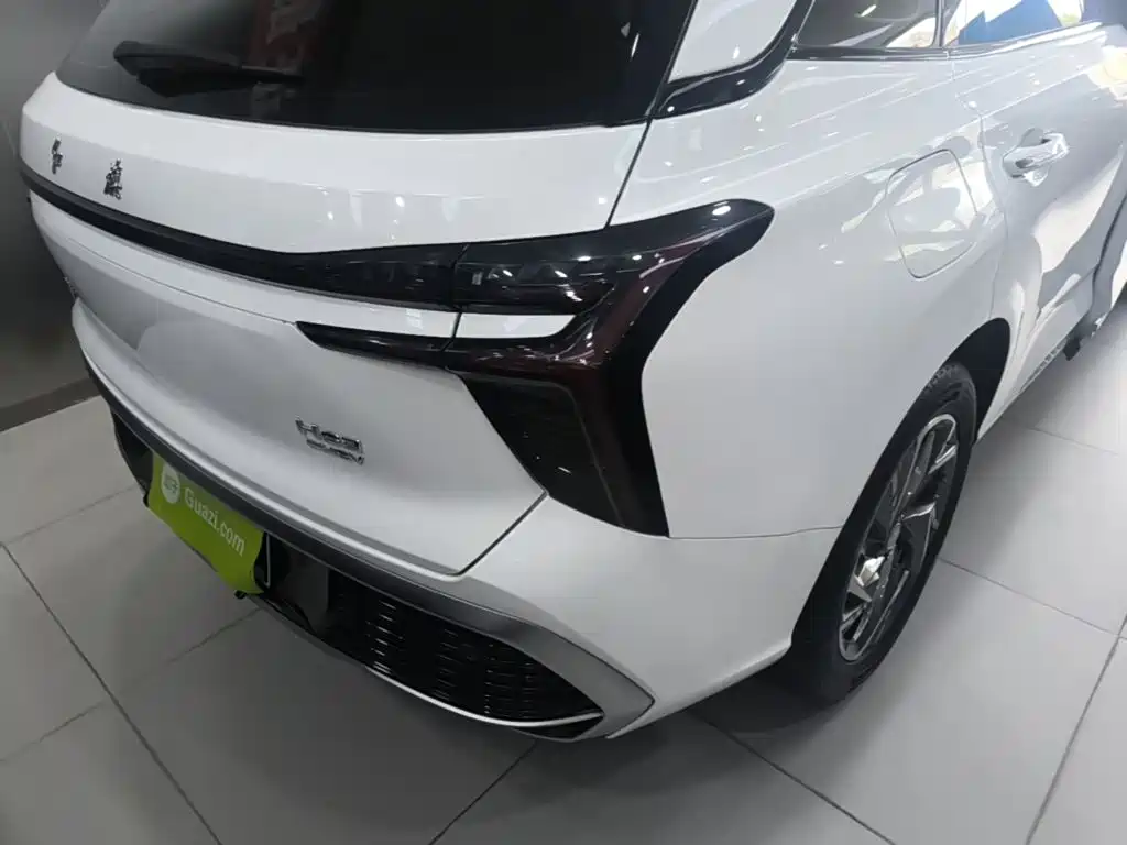 Hongqi Hongqi HS3 PHEV — миниатюра 8