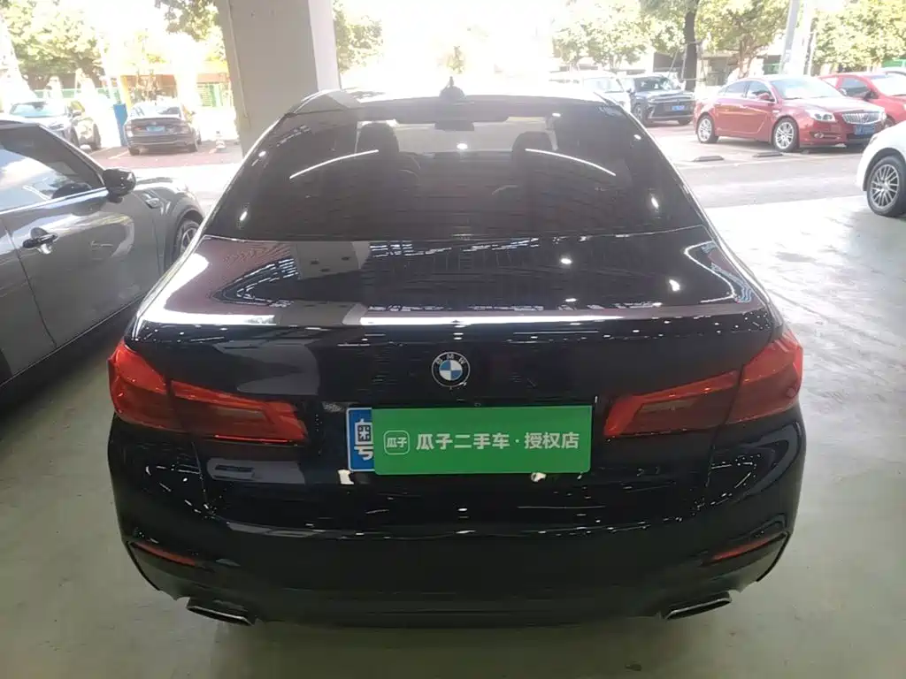 BMW 5 Series — миниатюра 6