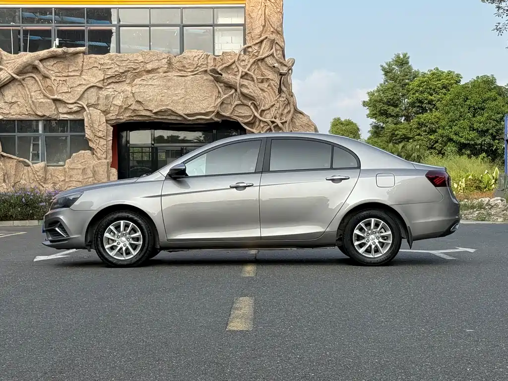 Geely Emgrand — миниатюра 5