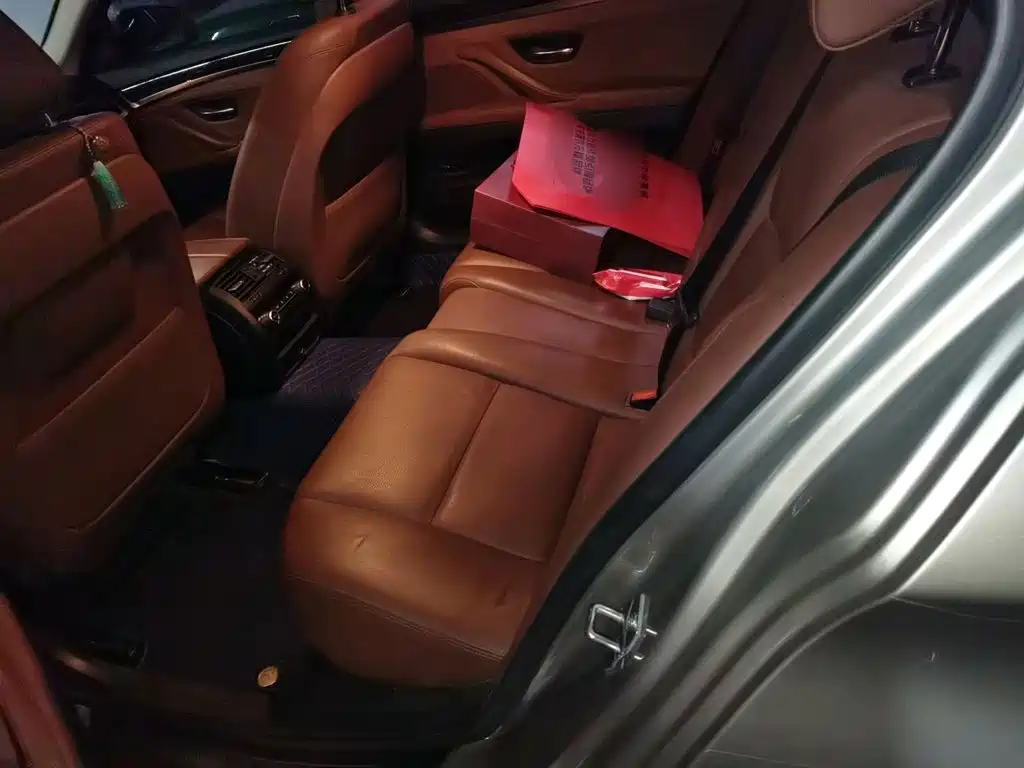 BMW 5 Series — миниатюра 13