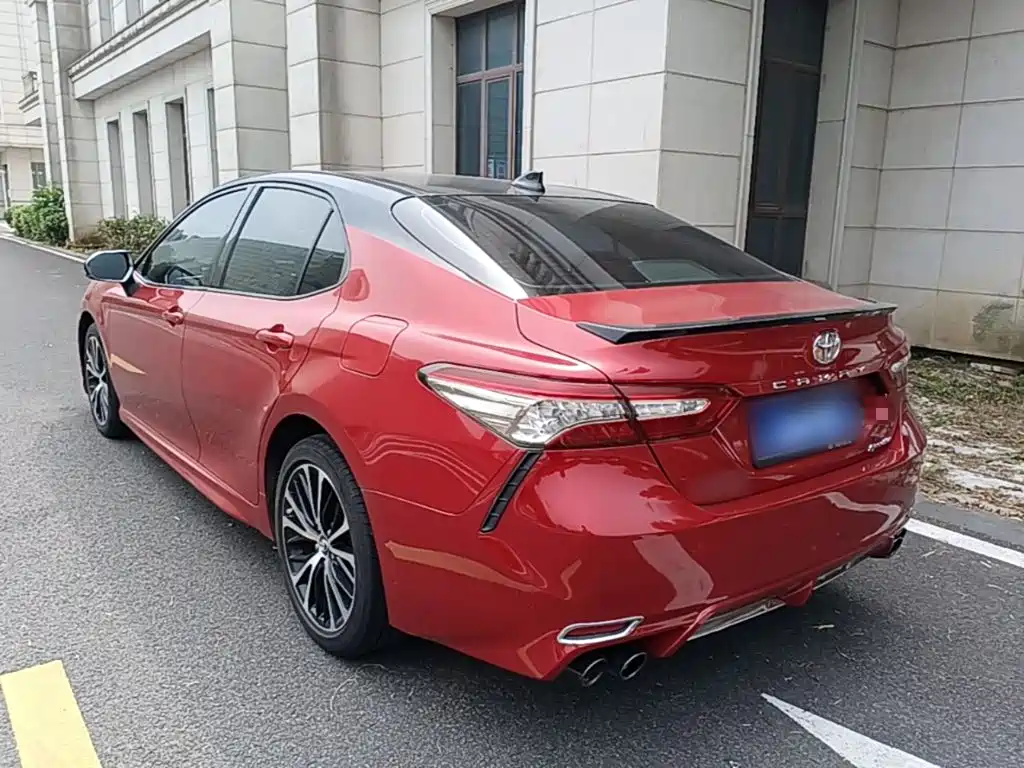 Toyota Camry — миниатюра 5