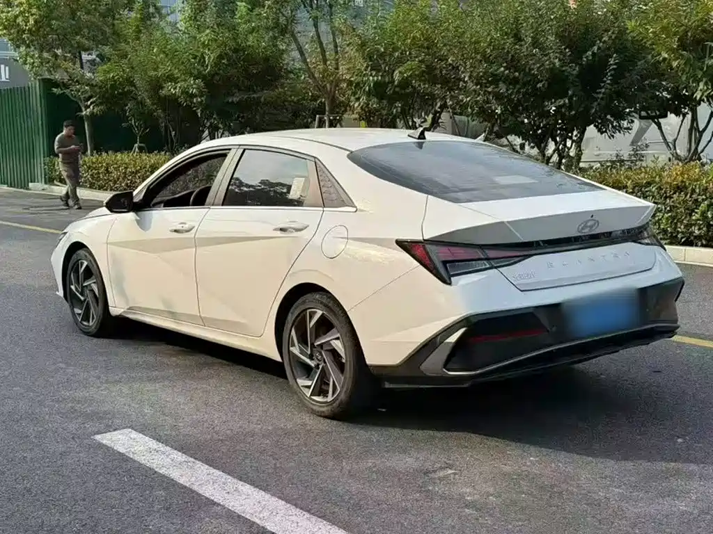 Hyundai Elantra — миниатюра 11