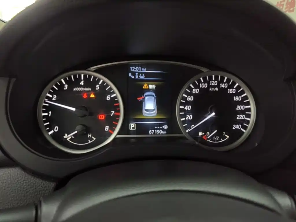 Nissan Tiida — миниатюра 16