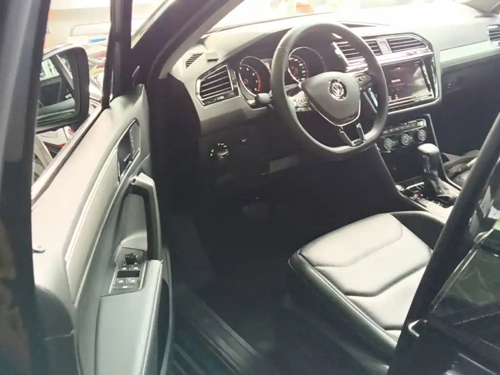Volkswagen Tiguan L — миниатюра 16
