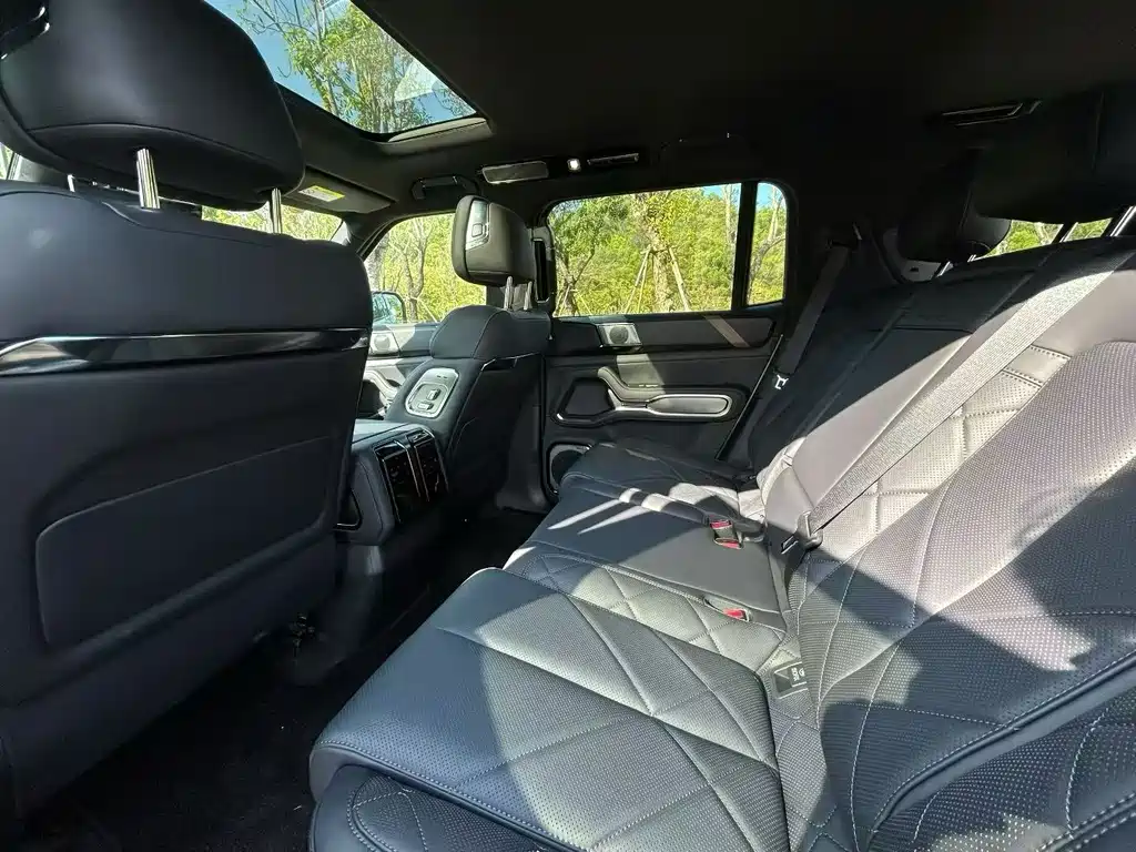 Fangchengbao Leopard 8 8 2025 Flagship 7 мест