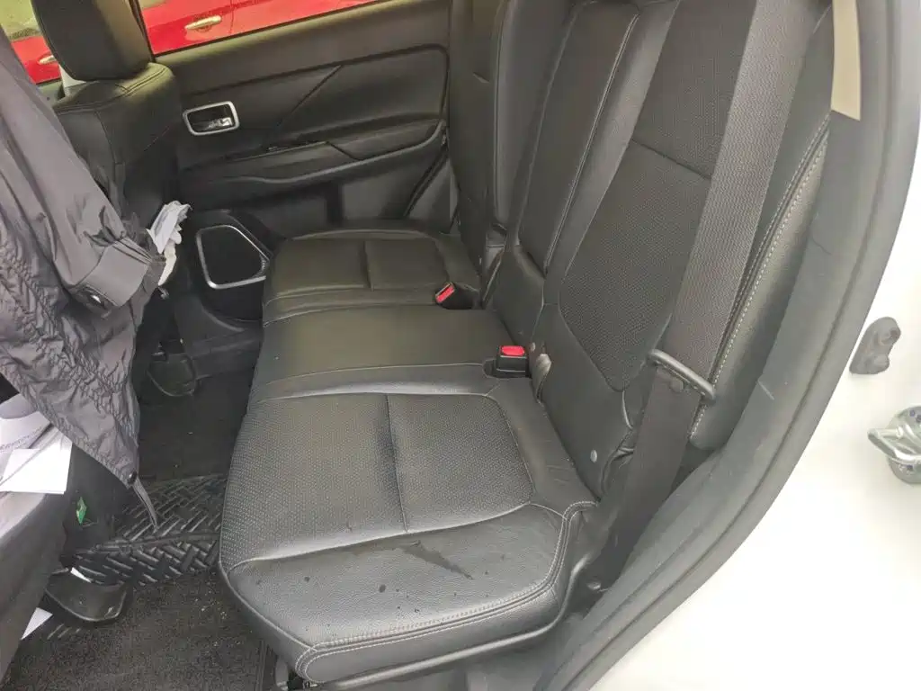 Mitsubishi Outlander — миниатюра 13