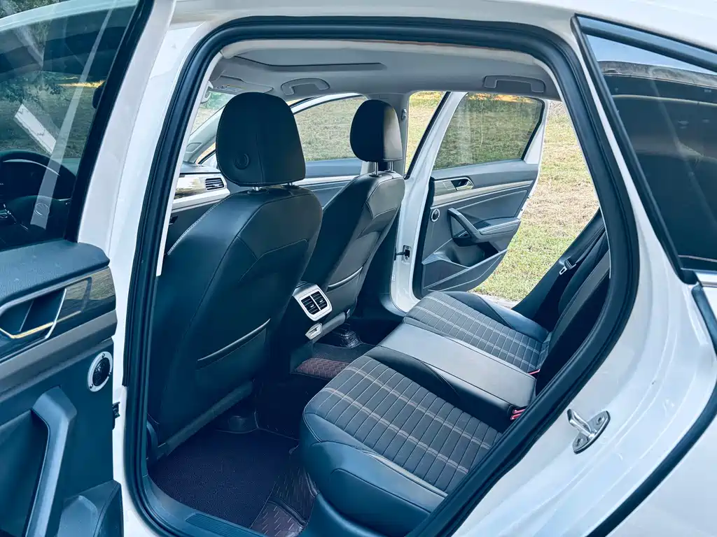 Volkswagen Lavida — миниатюра 10