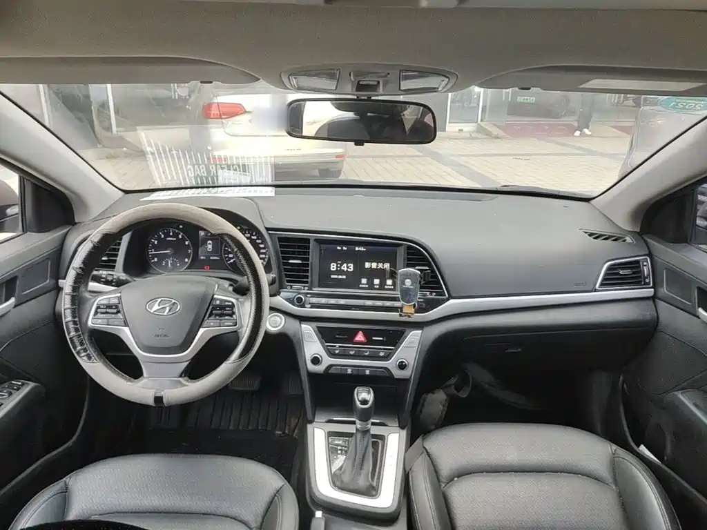 Hyundai Elantra — миниатюра 10