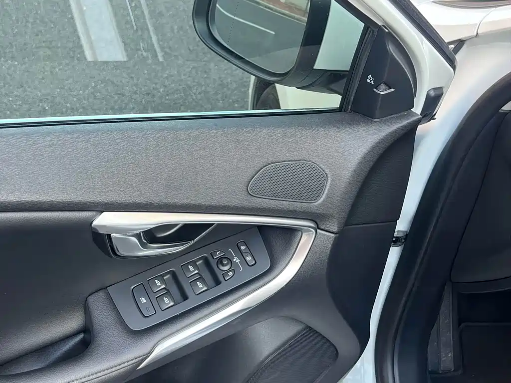 Volvo V40 — миниатюра 5