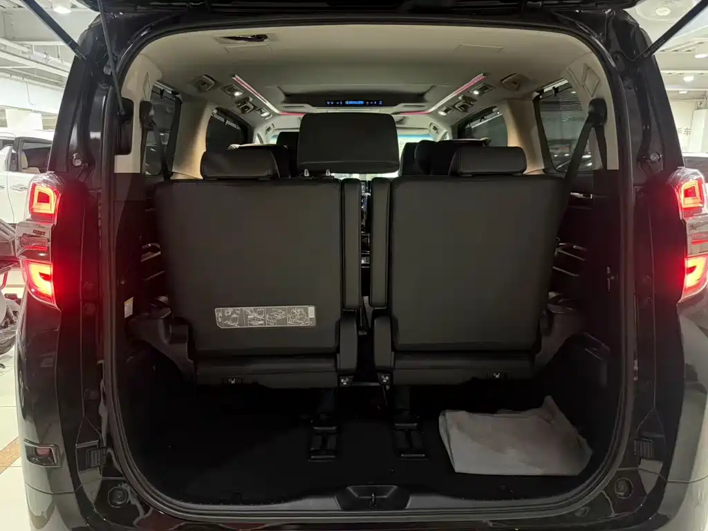 Toyota Vellfire — миниатюра 16