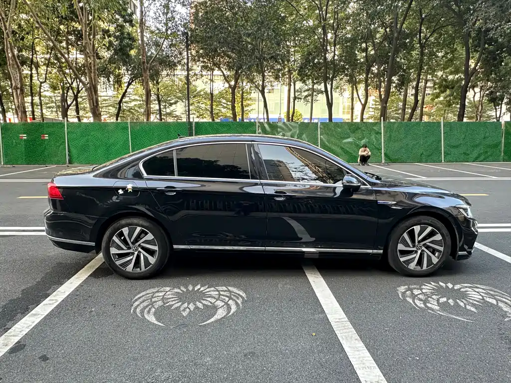 VOLKSWAGEN MAGOTAN GTE PLUG IN HYBRID