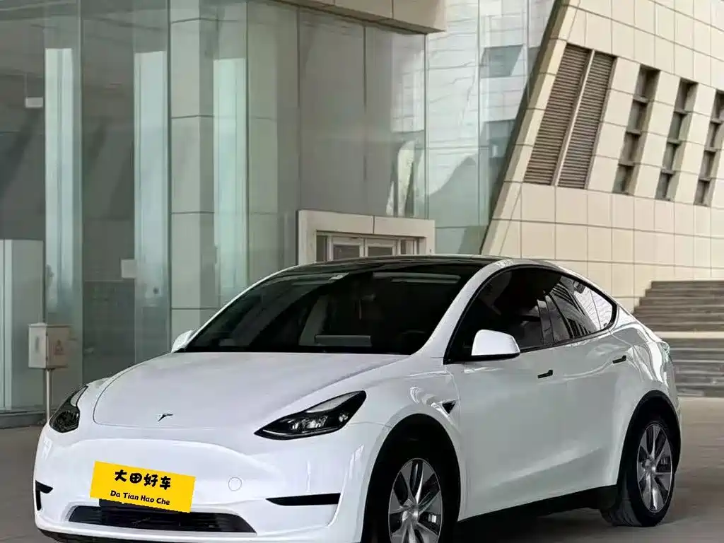 Tesla Model Y 2024