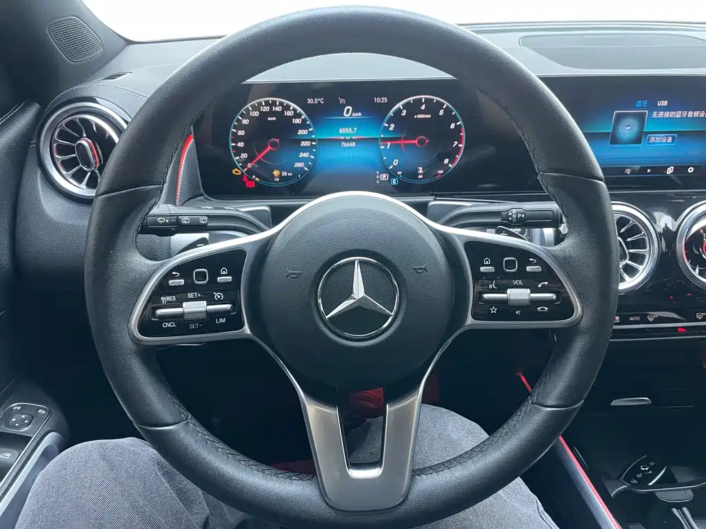 Mercedes-Benz GLB — миниатюра 9