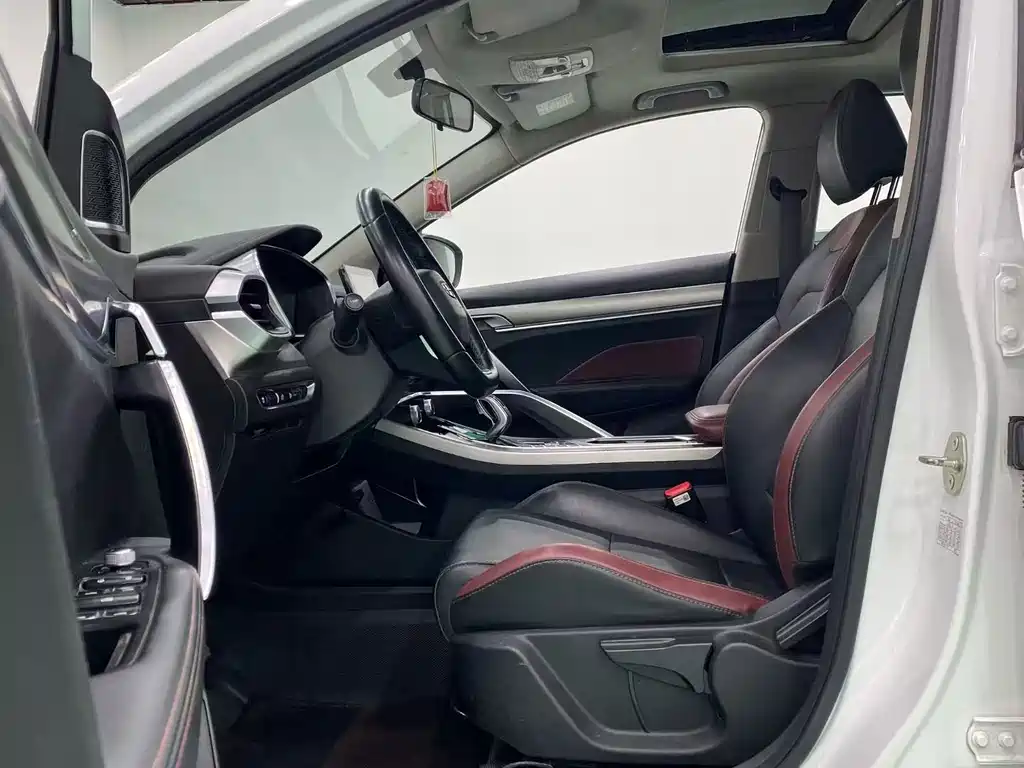 Geely Binyue — миниатюра 4