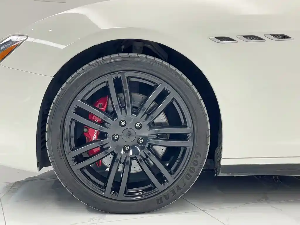 Maserati Ghibli — миниатюра 4