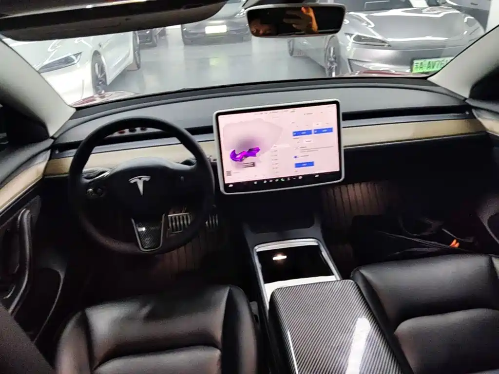 Tesla Model 3 — миниатюра 10