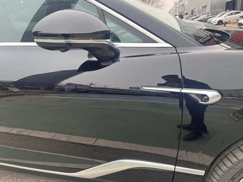 VOYAH LANTU CHASING LIGHT