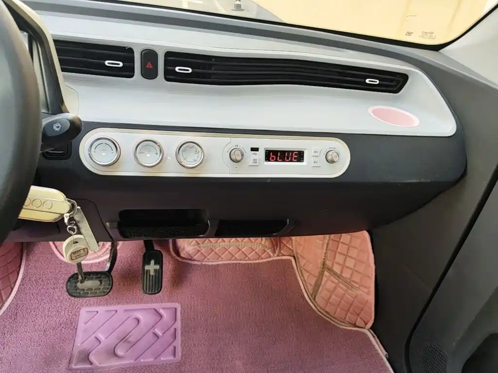 Wuling MINIEV — миниатюра 13