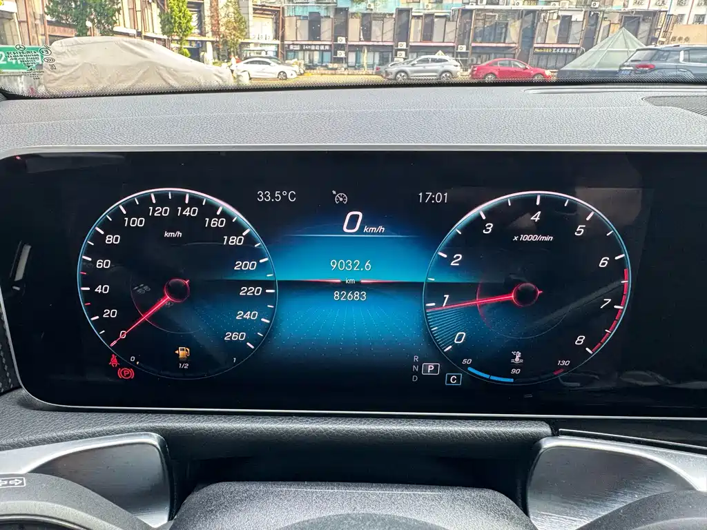 Mercedes-Benz GLB — миниатюра 17