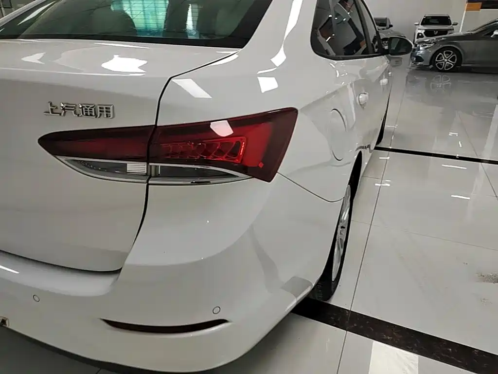 Buick Excelle — миниатюра 8