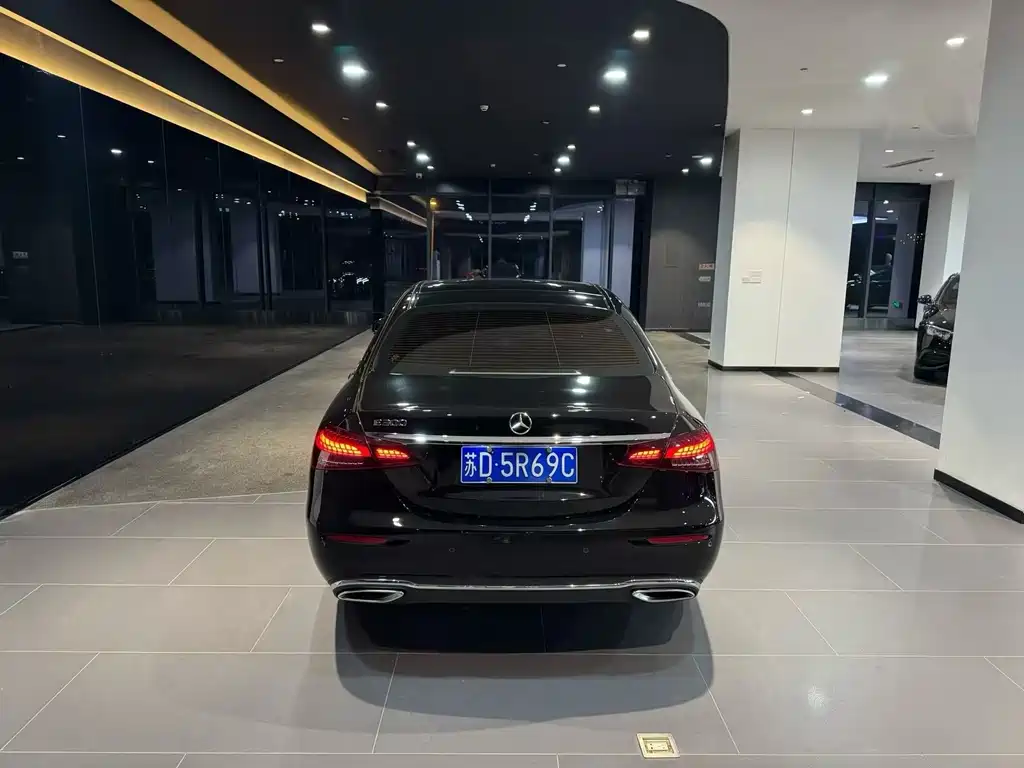Mercedes-Benz E-Class — миниатюра 7