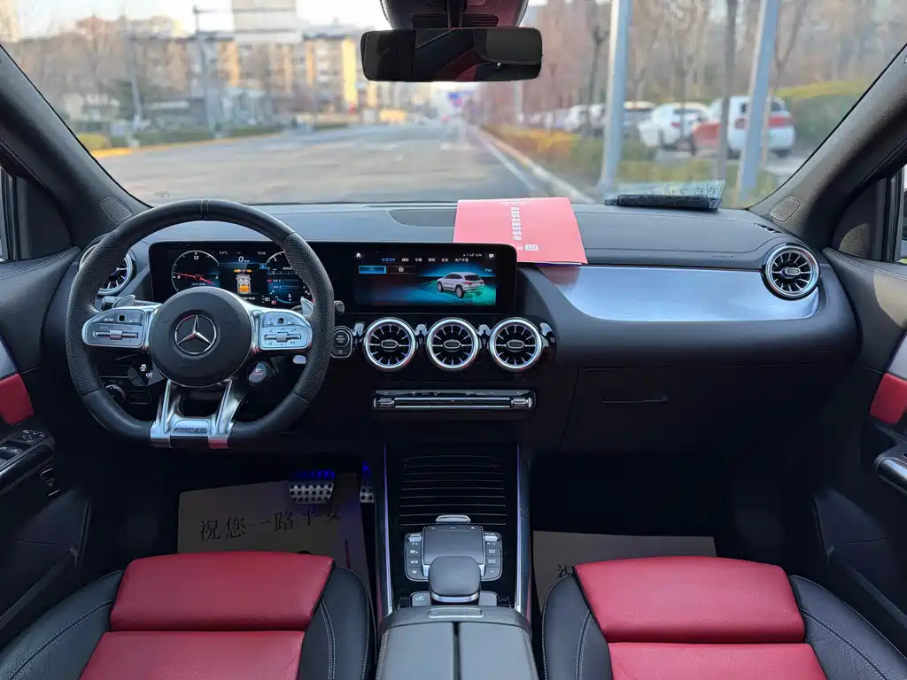 MERCEDES-BENZ GLA AMG