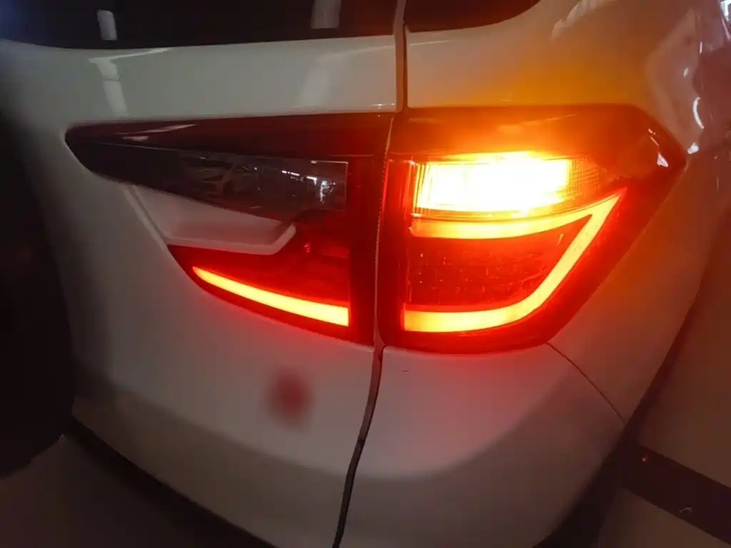 BYD Yuan — миниатюра 8
