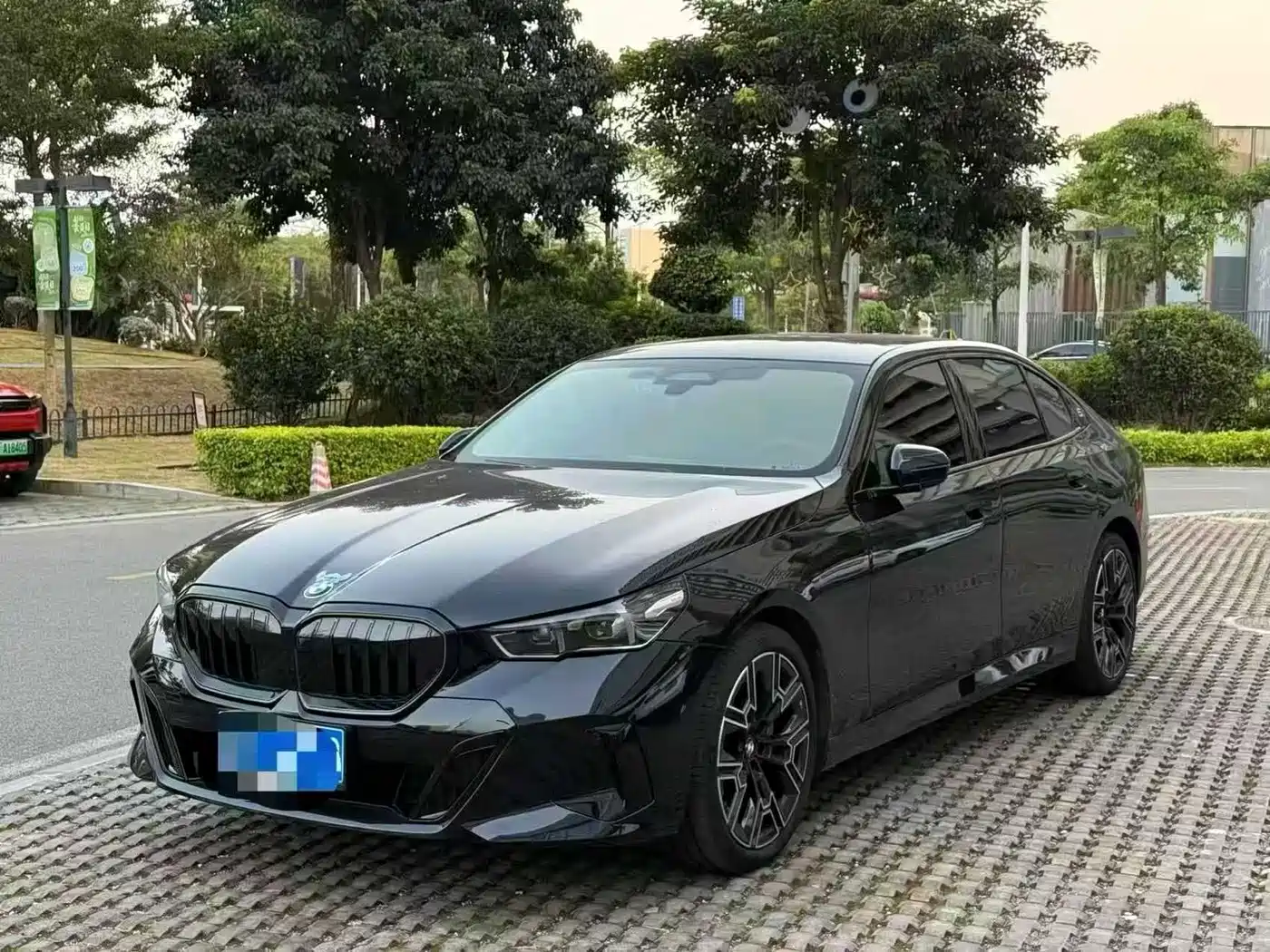 宝马5系 2025款 530Li 尊享型 M运动套装 2025