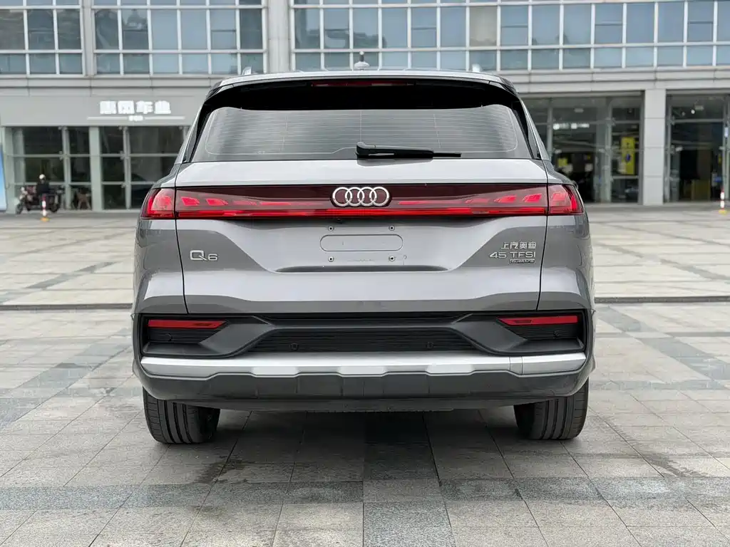 Audi Q6 2023 45 TFSI quattro Light