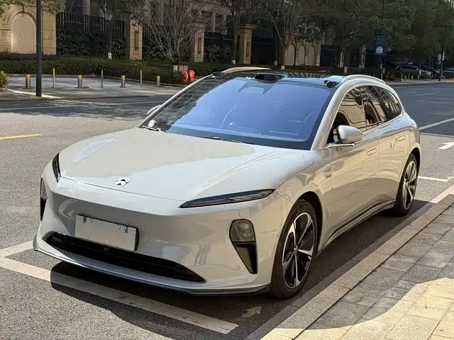 NIO NIO ET5T 2023