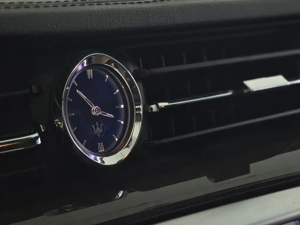 Maserati Quattroporte — миниатюра 14