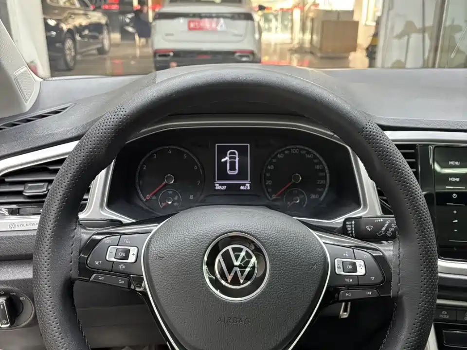 VOLKSWAGEN T ROC EXPLORING SONGS