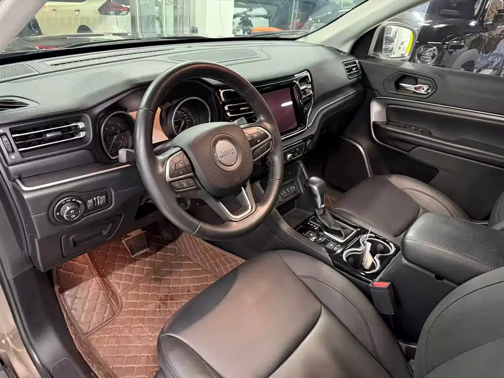 Jeep Commander — миниатюра 7