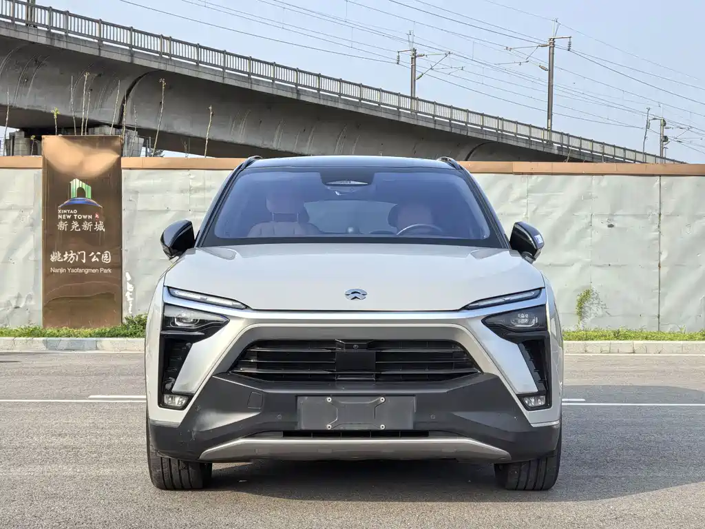 NIO ES8 2022 100kWh мест