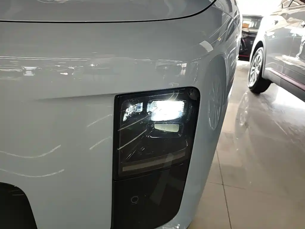 Li Auto Идеальный I8 — миниатюра 24