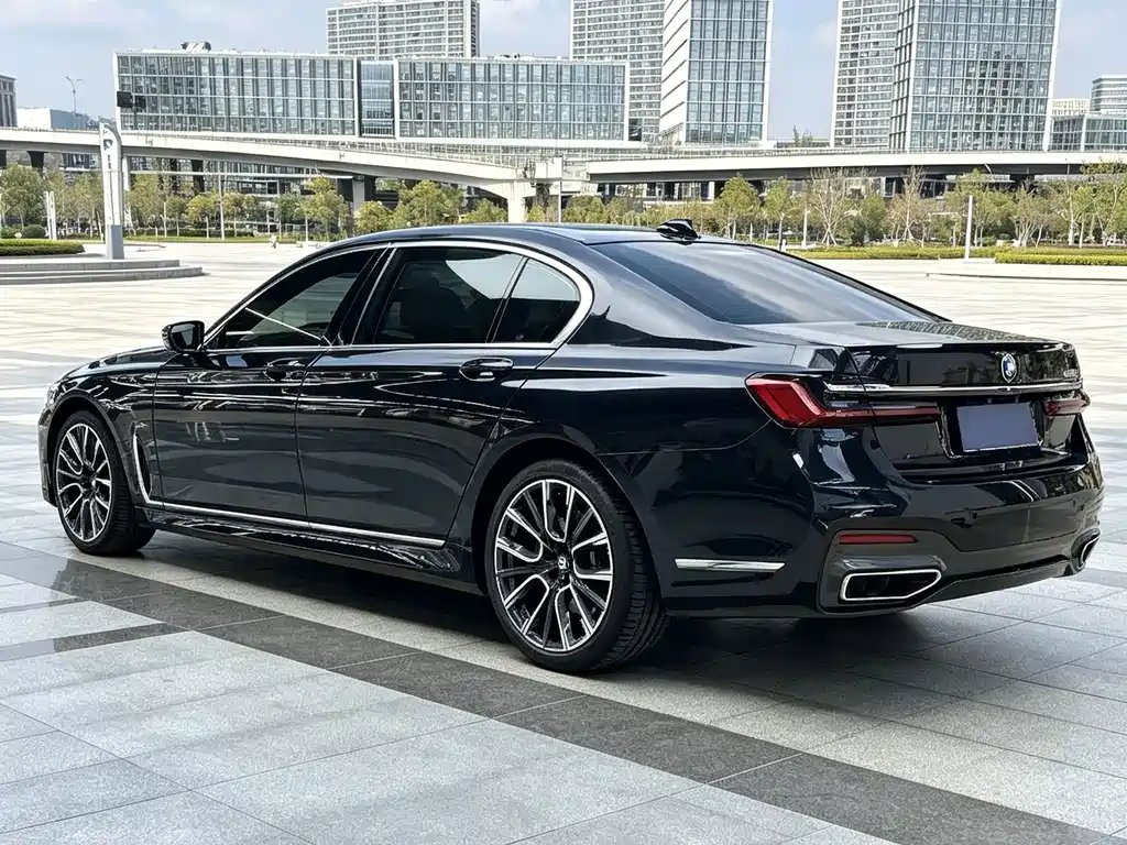 BMW 7 Series — миниатюра 9