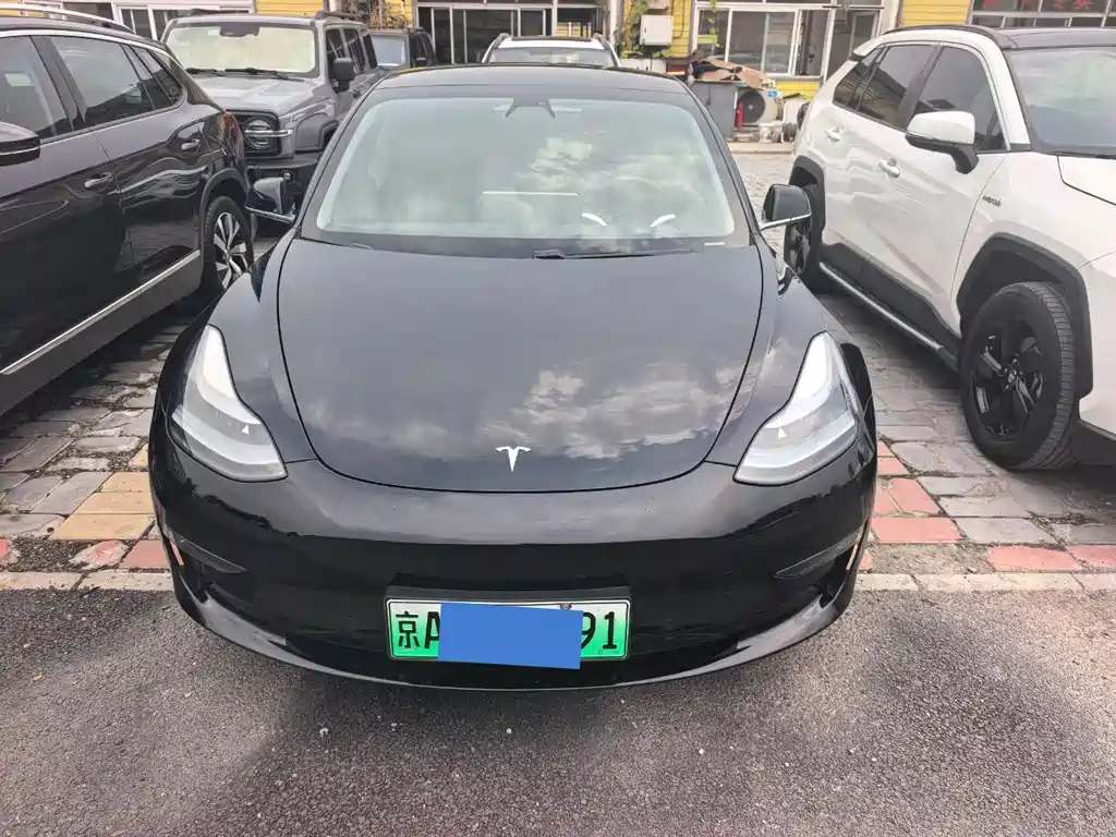Tesla Model 3 — миниатюра 2