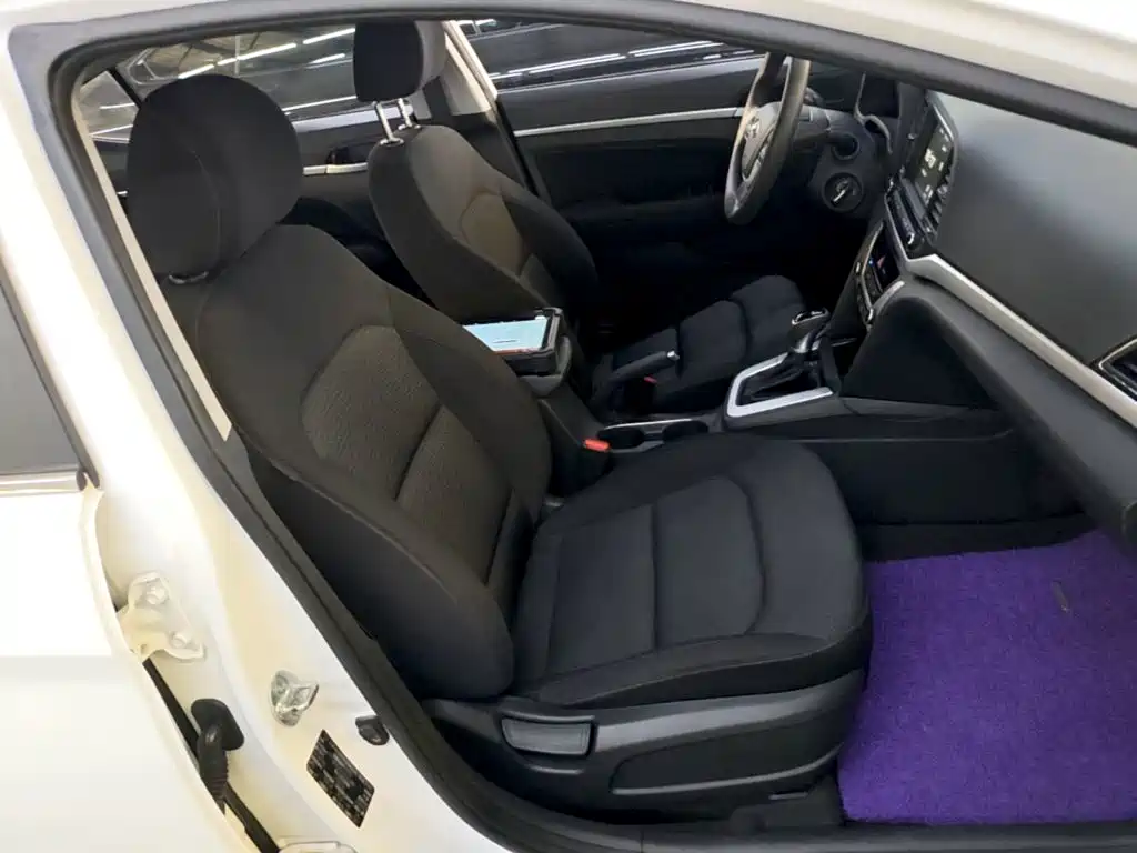 Hyundai Elantra — миниатюра 25